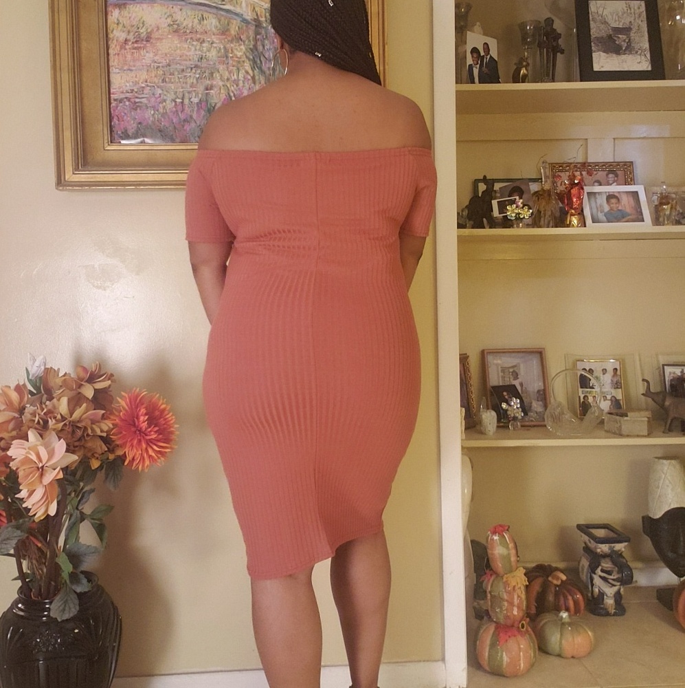 Dress - Picture 3 of 4